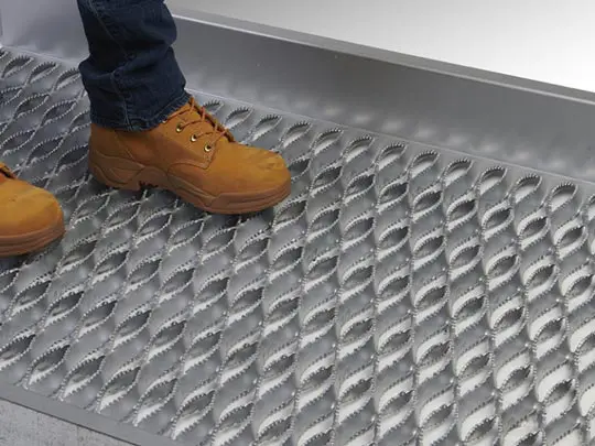 HEAVY DUTY GRIP STRUT WALKWAY APPLICATION
