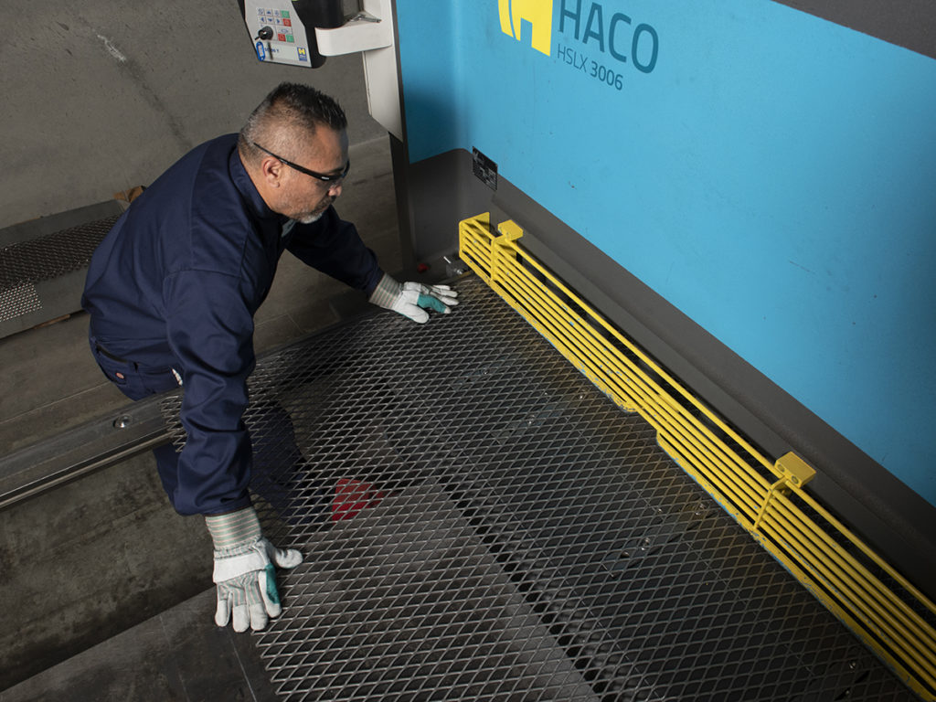 EXPANDED METAL SHEAR 1