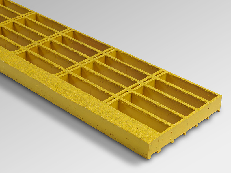 FRP MOLDED GRATING STAIR TREAD YELLOW