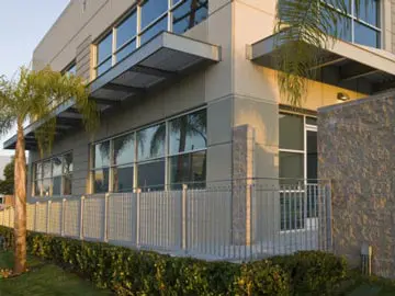 VERTICAL LOUVER SUNSHADE 1