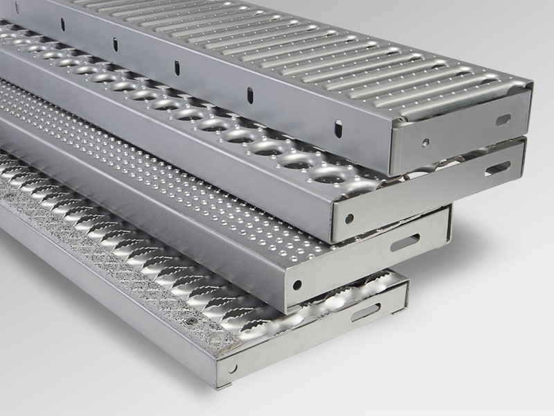 SAFETY GRATING STAIR TREADS 1